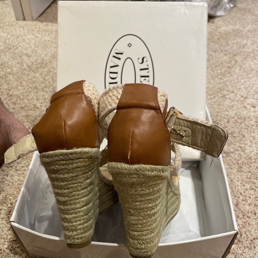 Wedge sandals gently worn .. prefect for wide leg style pants or maxi dress